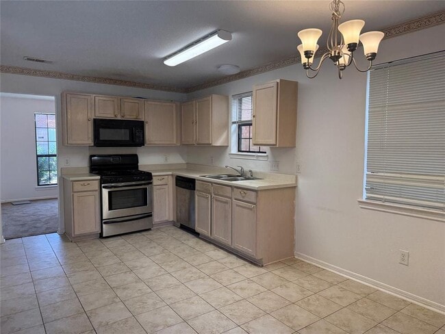 Building Photo - 13834 Trumpetvine St
