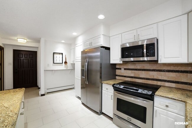 Building Photo - Spacious 4BR Condo in Evergreen