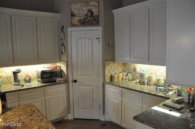 Building Photo - 4 br, 2.5 bath House - 1136 Glendon Dr UNIT
