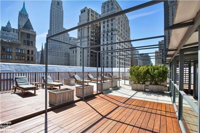 Building Photo - 120 Greenwich St