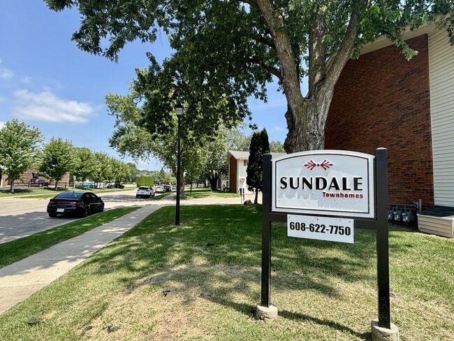 Building Photo - Sundale Townhomes