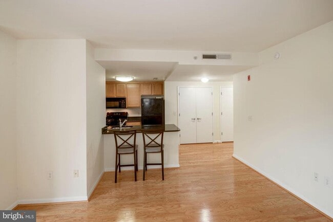 Building Photo - 355 I St SW