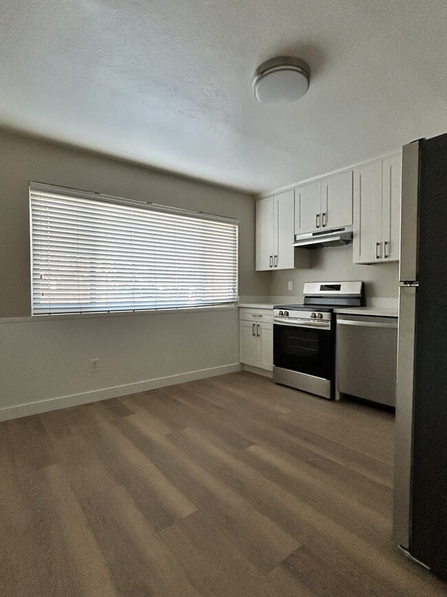 Kitchen - 1271 Coronado Dr