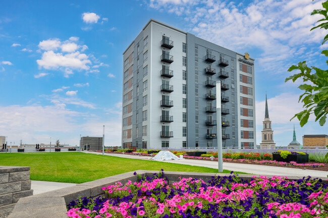 Building Photo - Skyline Tower