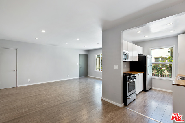 Primary Photo - 206 N St Andrews Pl