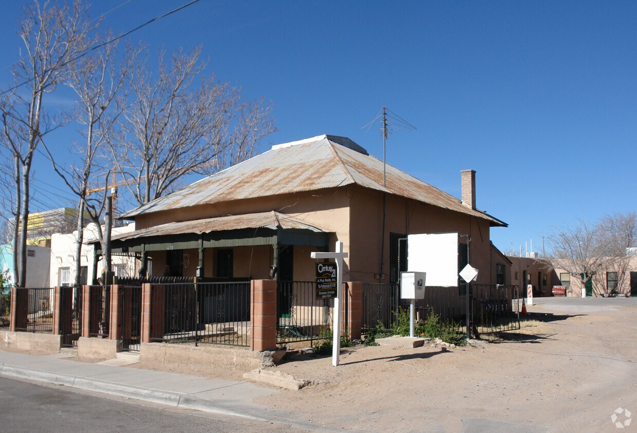 Primary Photo - 429 E May Ave
