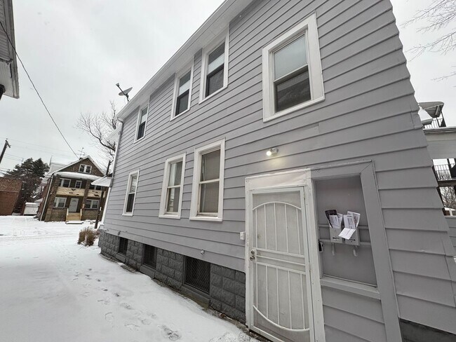 Foto del edificio - 15624 Halliday Ave