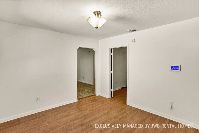 Foto del edificio - 9403 Indiana Ave