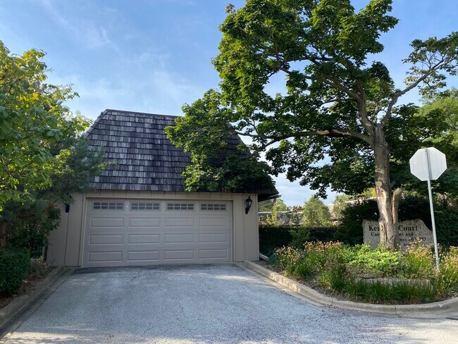 Foto del edificio - 230 Kenston Ct