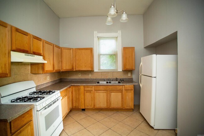 Building Photo - 313 W 23rd St