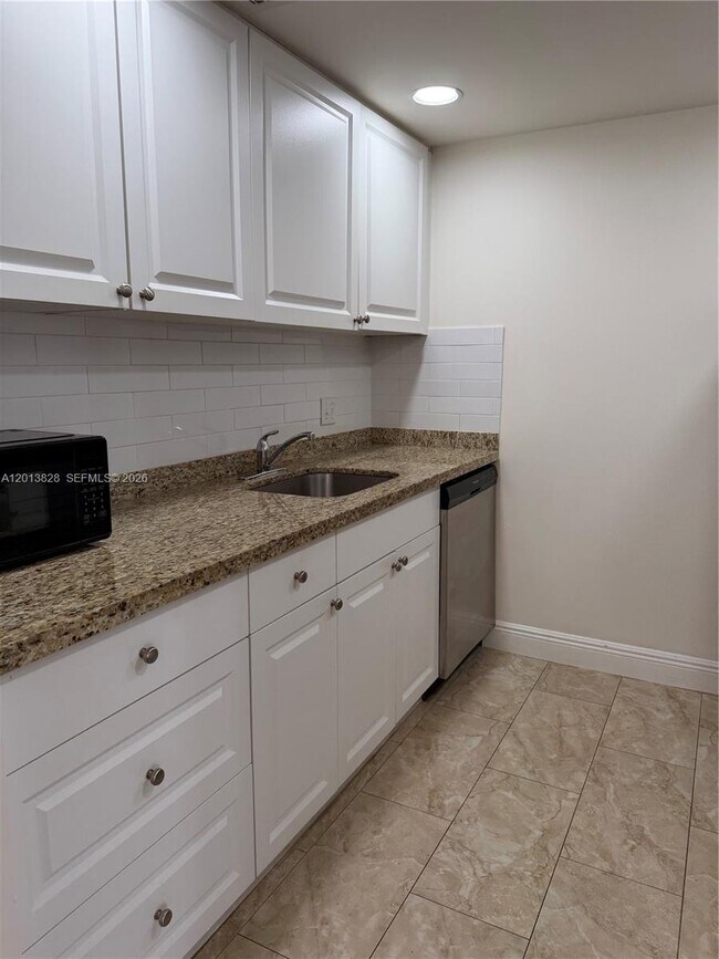 Foto del edificio - 1551 SW 135th Terrace