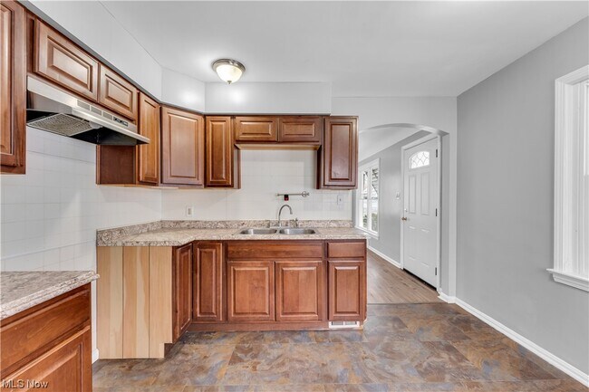 Building Photo - 2506 Brookdale Ave