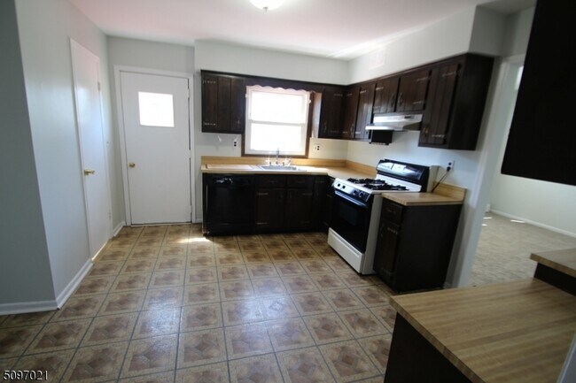 Foto del edificio - 203-207 Manning Ave