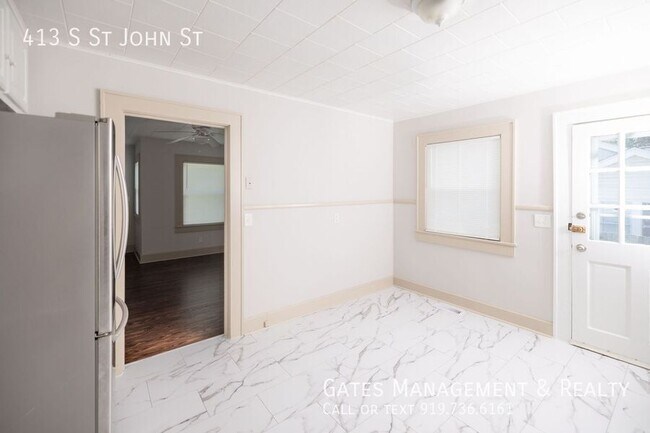Building Photo - 413 S St John St