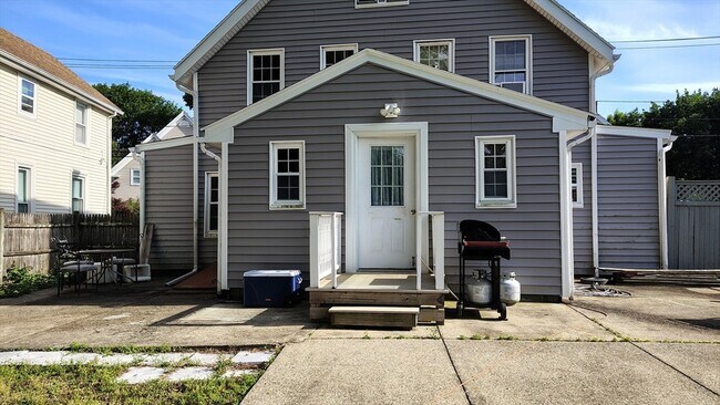 Foto del edificio - 131 Bates Ave