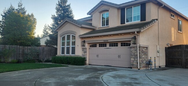 Foto del edificio - Beautiful 4 Bedroom 2.5 Bathroom Home on Large Lot in Elk Grove