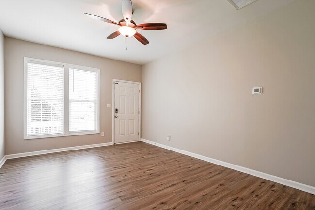 Foto del edificio - 3879 Pin Oak Rd