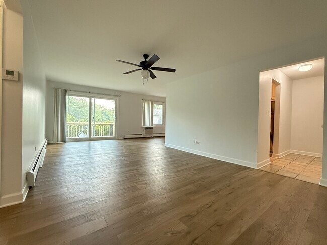 Foto del edificio - 946 E Old Willow Rd