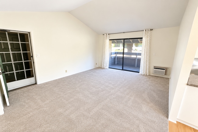 Building Photo - 160 Streamwood