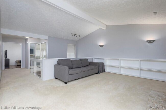 Foto del edificio - 24285 Evergreen Rd