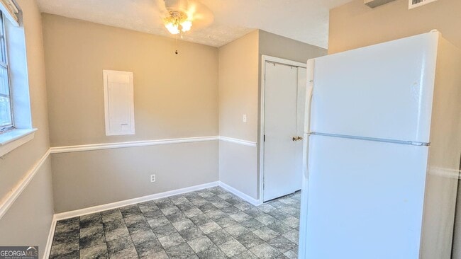 Building Photo - 1235 Riverside Dr