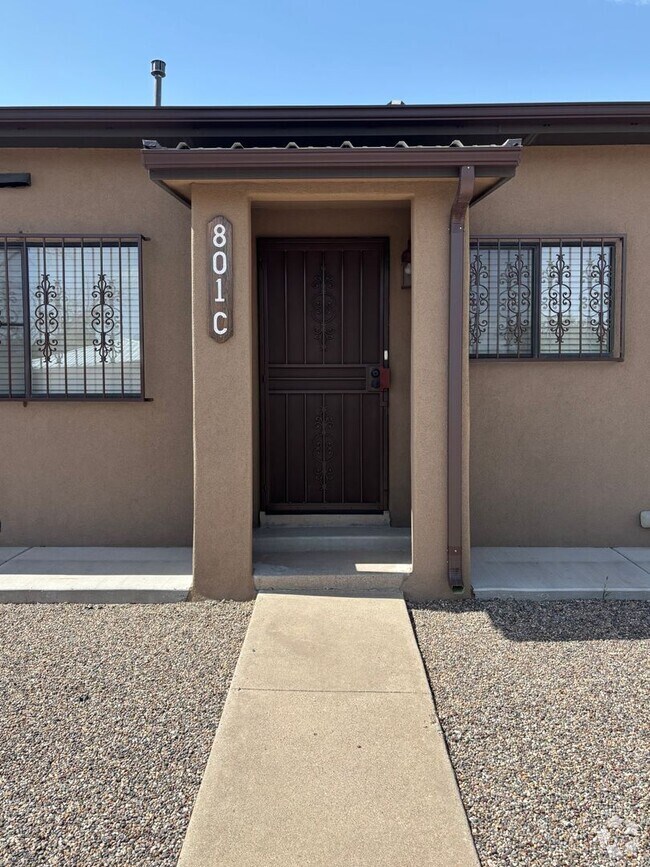 Building Photo - 801 Ortiz Dr SE