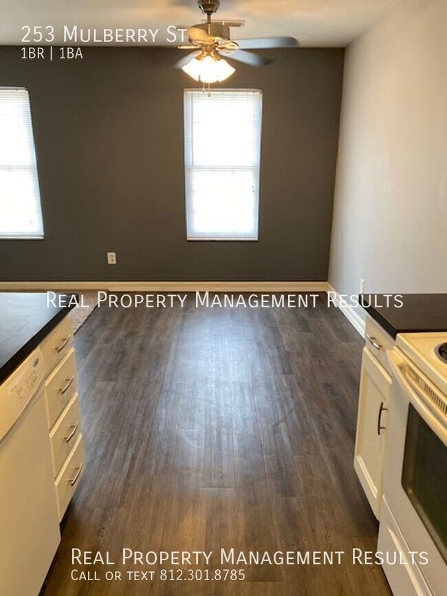 Building Photo - 1 Bedroom, 1 Bath Mulberry Square Apartments