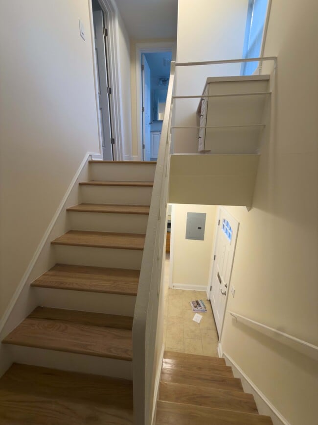 Building Photo - 20 Thornton Rd