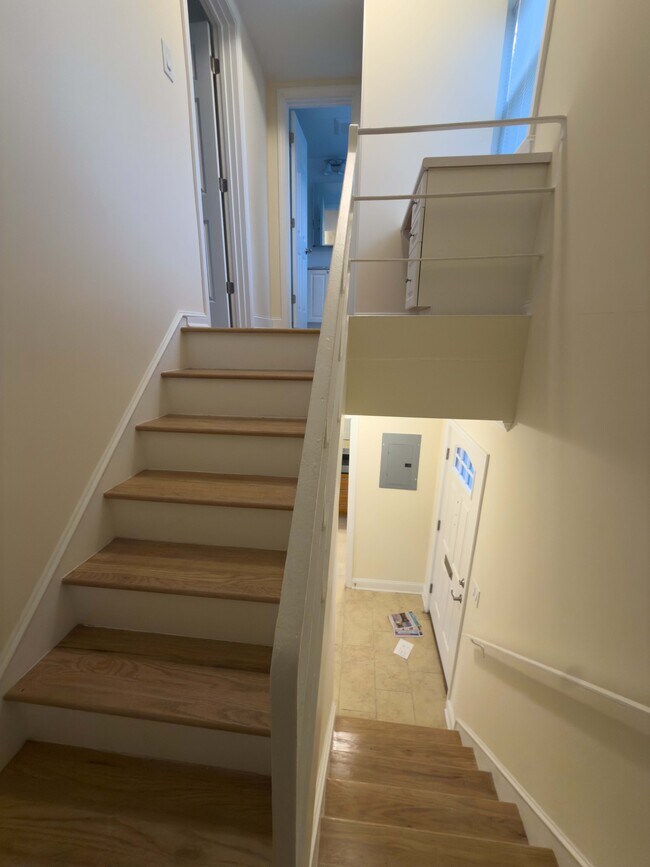 Building Photo - 20 Thornton Rd