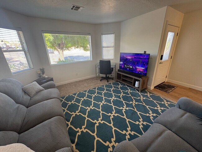 Building Photo - Fully Furnished Desert Dream Townhome! SHORT TERM LEASE OPTION