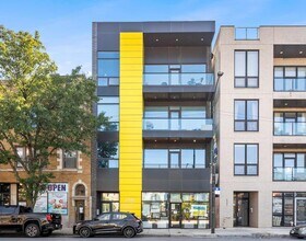 Building Photo - 2335 W Chicago Ave