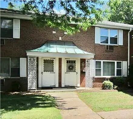 Primary Photo - 111 Shadow Ln