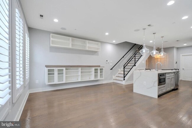 Building Photo - 1632 K St NE