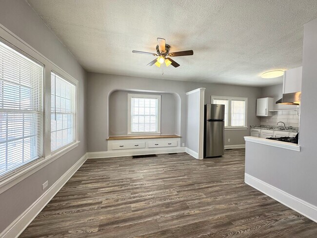 Building Photo - 2 Bed & 1 Full Bath Ranch w/ Basement for ...