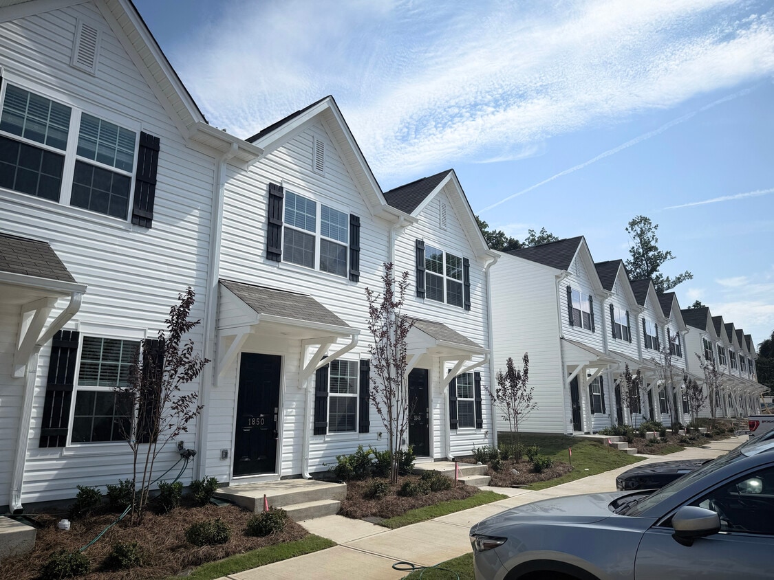front - 1850 Autumn Mist Dr