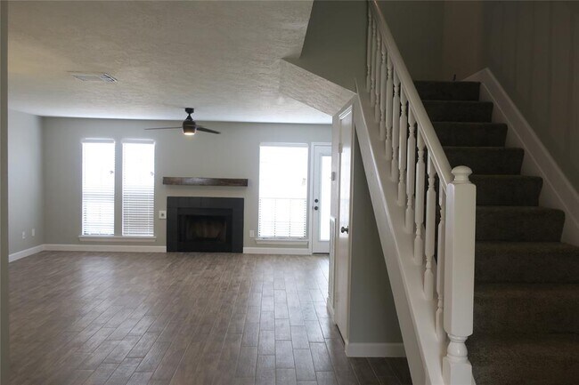 Building Photo - 17345 Saturn Ln