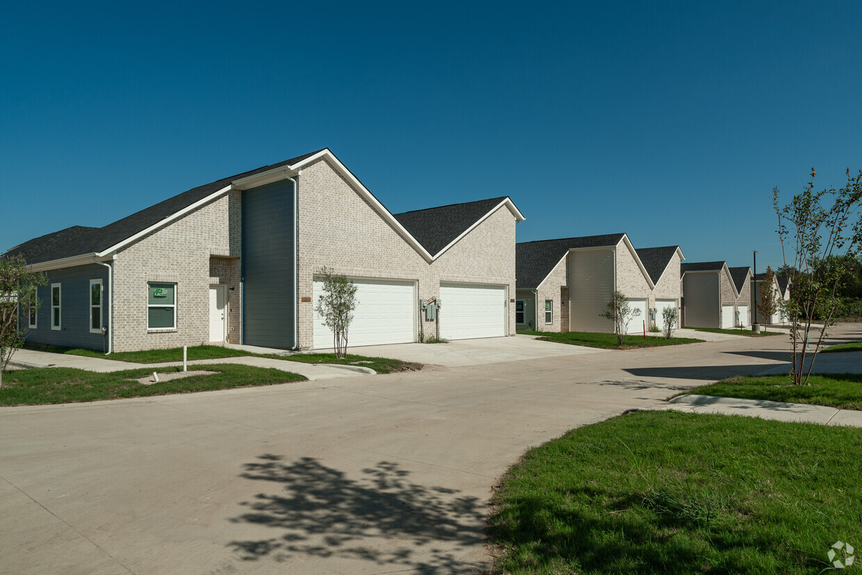 Primary Photo - Hampton Road Duplexes