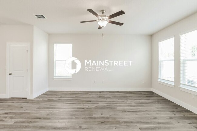 Foto del edificio - 3 Bedroom Pet-Friendly Home in Deland, FL with Main Street Renewal