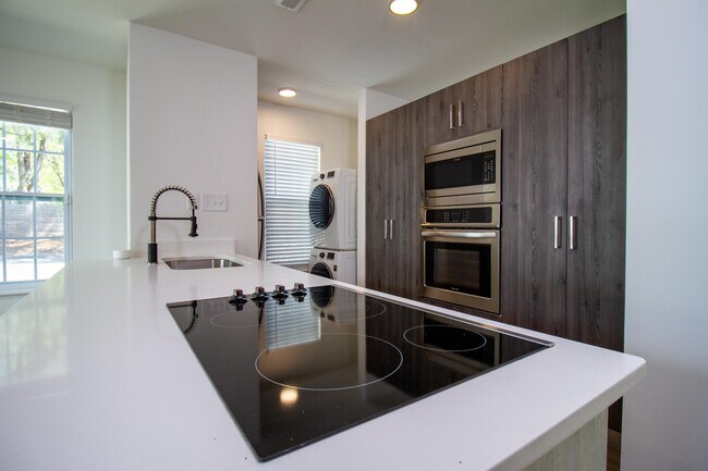 Foto del edificio - 1513 Briar Creek Rd