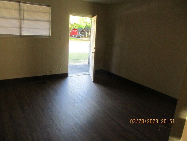 Foto del edificio - 1518 N Davis St