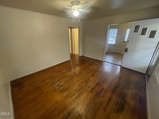 Foto del edificio - 429 Rose Ln