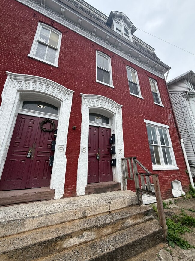 Building Photo - 502 W Philadelphia St
