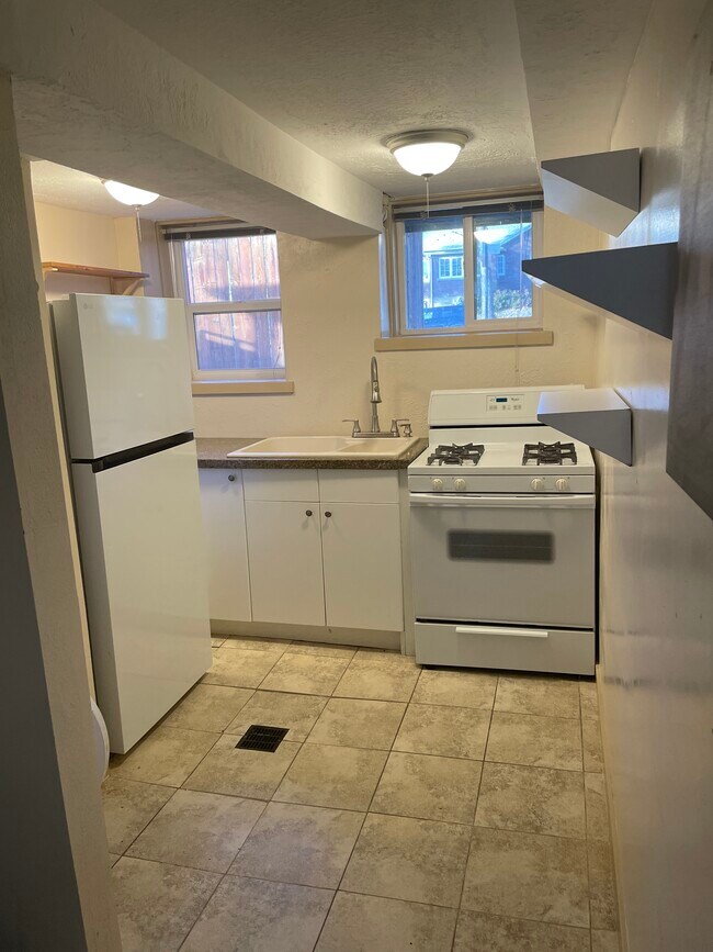 Foto del edificio - 604 S 1300 E