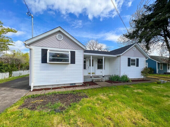 Building Photo - Completely updated 3 bedroom 2 bathroom ho...