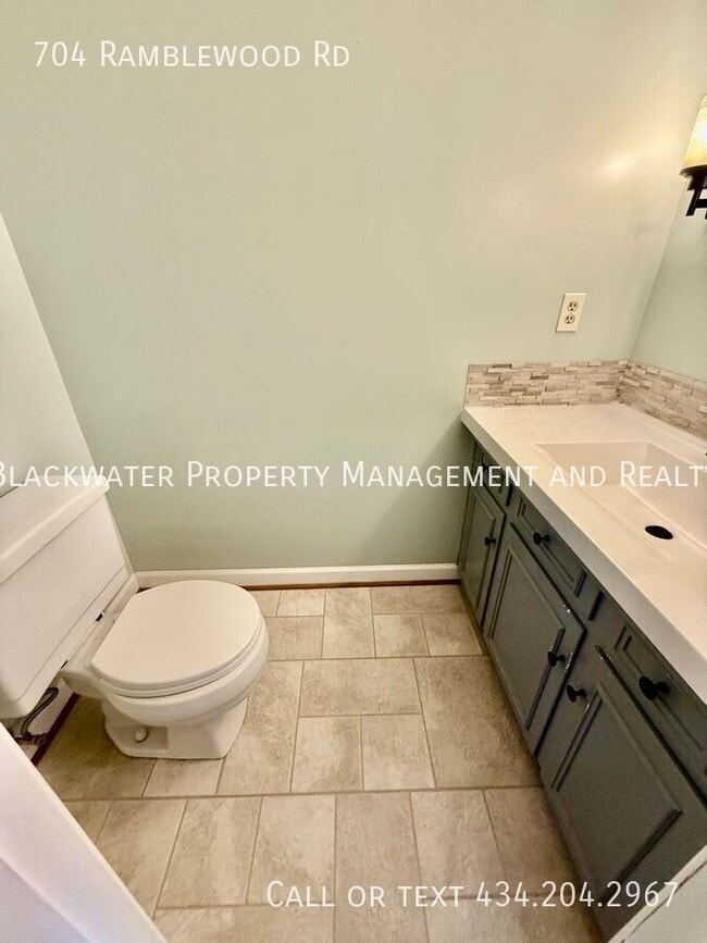 Photo - 704 Ramblewood Rd House