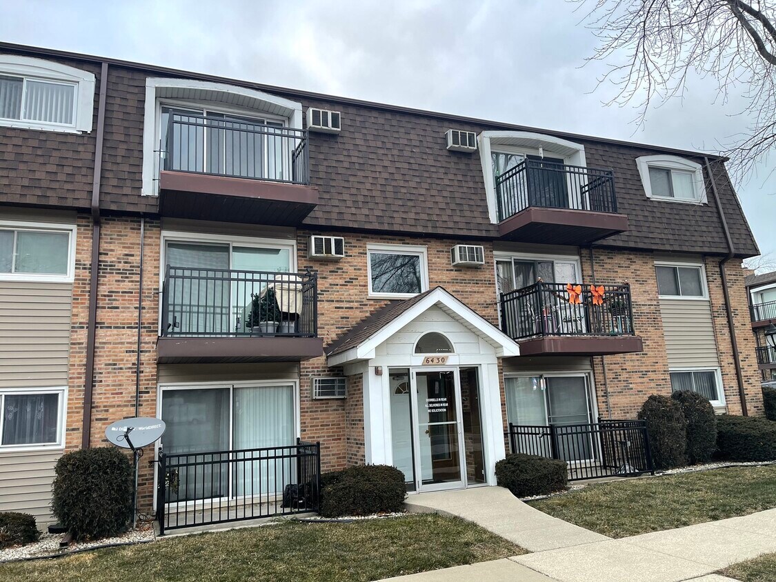 6430 Pamela Ln Unit 4, Chicago Ridge, IL 60415 Condo for Rent in
