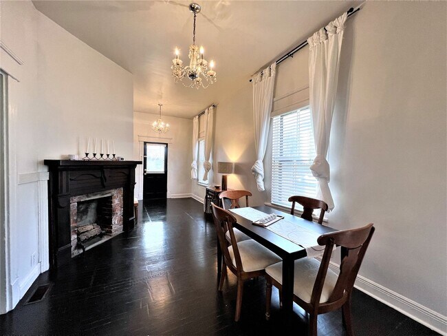 Foto del edificio - HISTORIC 4TH & GILL BUNGALOW STYLE HOME WITH FRONT PORCH!