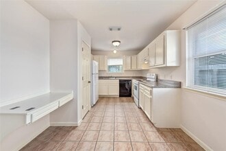 Building Photo - 12133 Stone E Dr