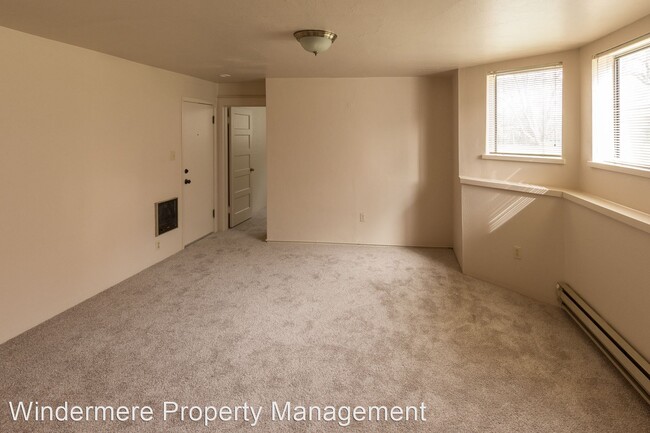 Building Photo - 104 S Palouse St