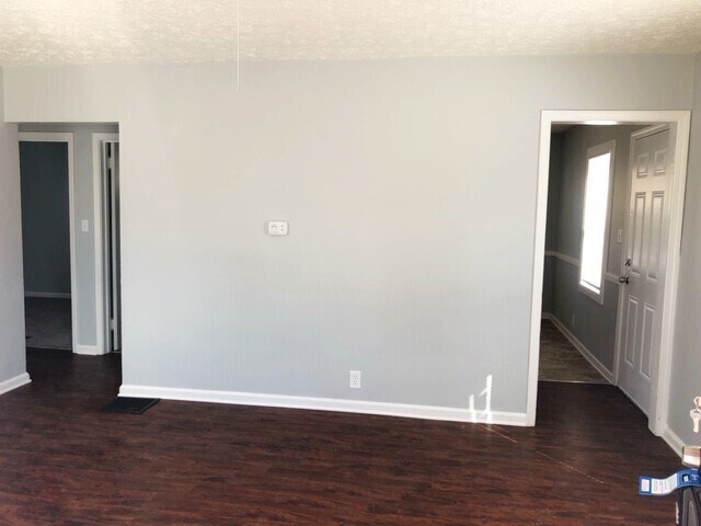 Foto del edificio - 1215 N SOMERSET AVENUE